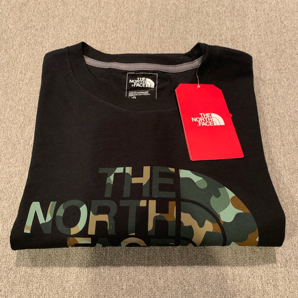 NWT! Men’s The NorthFace Graphic Tee